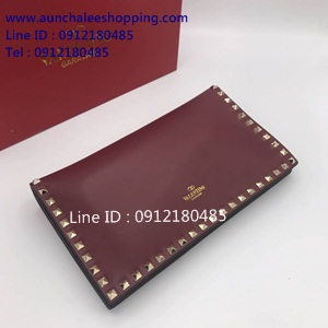 Valentino rock stud clutch Top Hiend ทำจากหนังแท้ งานสวยมาก มาพร้อมสายสะพายโซ่