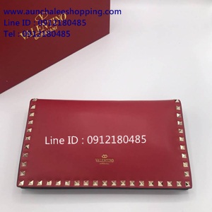 Valentino rock stud clutch Top Hiend ทำจากหนังแท้ งานสวยมาก มาพร้อมสายสะพายโซ่