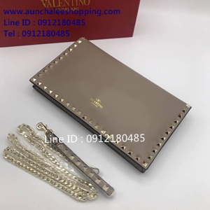Valentino rock stud clutch Top Hiend ทำจากหนังแท้ งานสวยมาก มาพร้อมสายสะพายโซ่