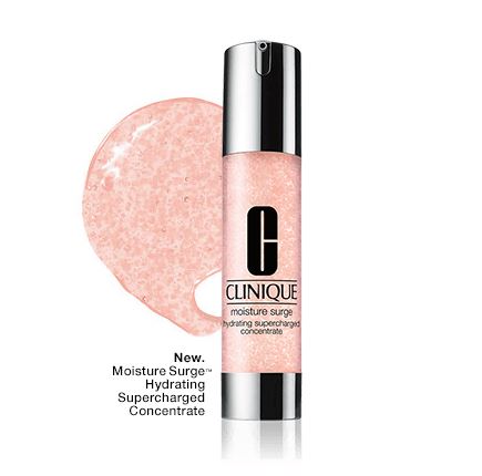 CLINIQUE Moisture Surge Hydrating Supercharged Concentrate 48ml. เซรั่มสำหรับผิวที่แห้งและขาดน้ำ การมีผิวที่แห้งไม่ชุ่มชื่นเป็นอีกสาเหตุหนึ่งของริ้วรอย หากผิวได้รับการเติมความชุ่มชื่น ผิวของเราก็จะกลับมาดูสดชื่นมีชีวิตชีวาได้ ด้วยเนื้อครีมเจลบ