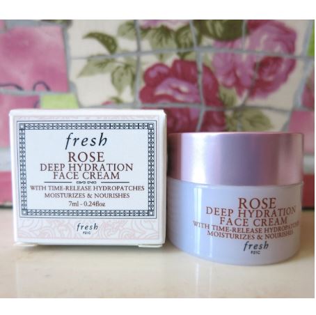 Fresh Rose Deep Hydration Face Cream ขนาดทดลอง 7ml. ครีมบำรุงผิวเนื้อบางเบาที่พร้อมมอบความชุ่มชื่นให้ผิวได้ยาวนานถึง 24 ชั่วโมง เหมาะเป็นอย่างยิ่งสำหรับผิวธรรมดา-ผิวแห้ง ทำให้ผิวดูมีสุขภาพดี  