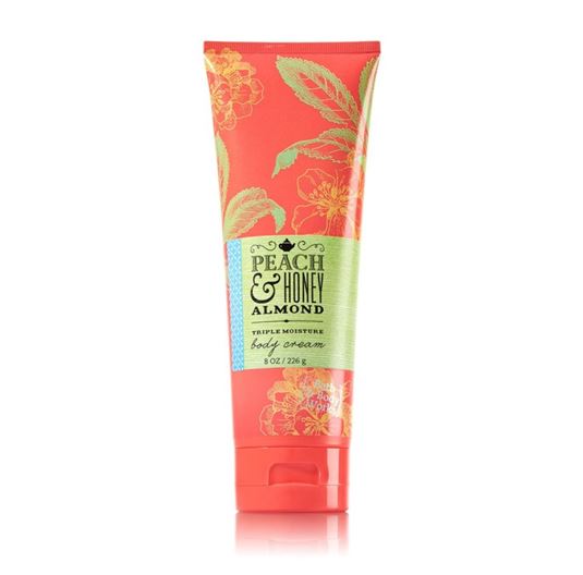 Bath & Body Works Peach & Honey Almond Triple Moisture Body Cream 226g. ครีมบำรุงผิวสุดเข้มข้น มีกลิ่นหอมติดทนนาน ด้วยกลิ่นหอมละมุนของกลิ่นพีชผสมกลิ่นวนิลลา หอมอ่อนๆ หวานๆ น่ารักดีคะ