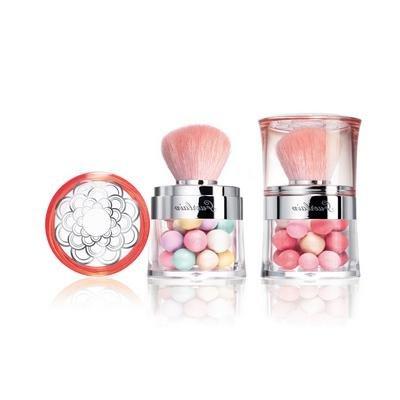 GUERLAIN Meteorites Travelling Pearls Duo of Illuminating Pearls of Powder & Blush 2 x8.5g. เซ็ทแป้งไฮไลท์แบบเม็ด กับบรัชสีแดงระเรื่อเปล่งประกาย พร้อมแปรงสีชมพูหวาน 2 ชุด แป้งให้ความกระจ่างกับใบหน้าปรับสีผิวให้เรียบเนียนสมดุล ด้วยพิคเมนท์ป