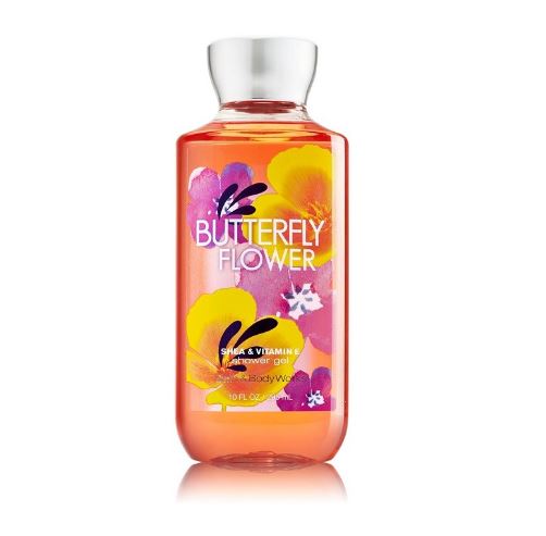 Bath & Body Works Butterfly Flower Shea & Vitamin E Shower Gel 295ml. เจลอาบน้ำกลิ่นหอมติดกายนานตลอดวัน กลิ่นนี้จะออกแนวดอกไม้นานาพันธุ์ค่ะโดยส่วนตัวคิดว่าคล้ายๆ กับกลิ่นดอกเล็บมือนางบ้านเรานี่ล่ะค่ะแต่กลิ่นจะหอมแบบอ่อนกว่าละมุนกว่าค่ะ