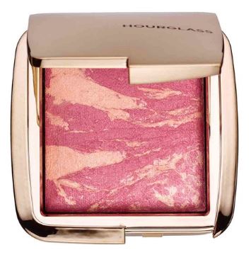 HOURGLASS Ambient Strobe Lighting Blush สี Iridescent Flash บลัชออนพิกเม้นท์แน่นที่จะช่วยเพิ่มมิติให้พวงแก้มของสาวๆ ได้อย่างเป็นธรรมชาติ พร้อมด้วยเนื้อที่เนียนนุ่ม เกลี่ยง่าย กระจายตัวได้ดี แถมยังเป็นสูตร Hypo-Allergenic ที่ เหมาะสำหรับทุกสภาพ