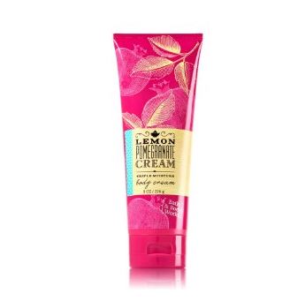 **พร้อมส่ง**Bath & Body Works Lemon Pomegranate Cream Triple Moisture Body Cream 226g. ครีมบำรุงผิวสุดเข้มข้น อีกทั้งมีกลิ่นหอมติดทนนาน กลิ่นหอมบริสุทธิ์ของกลิ่นผลไม้ หอมสดชื่นด้วยกลิ่นของมะนาว ผลทับทิม และราสเบอร์รี่สีแดงสด เติมแต่งอีกด้วยกลิ่นไม้ป่า