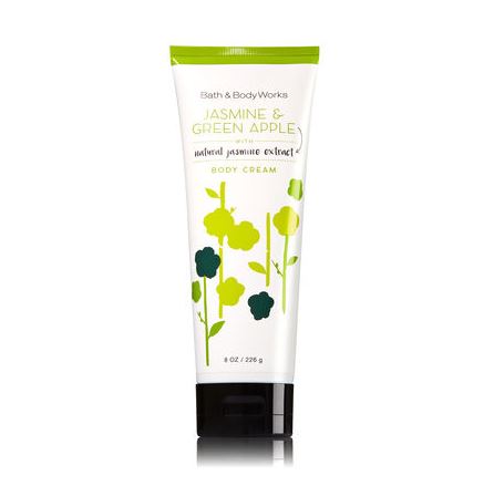 Bath & Body Works Jasmine & Green Apple Body Cream 226g. ครีมบำรุงผิวสุดเข้มข้น มีกลิ่นหอมติดทนนาน ด้วยกลิ่นหอมปลุกความสดชื่นของดอกมะลิ ผสมกับกลิ่นแอปเปิ้ลเขียว หอมสดชื่นลงตัวสุดๆ