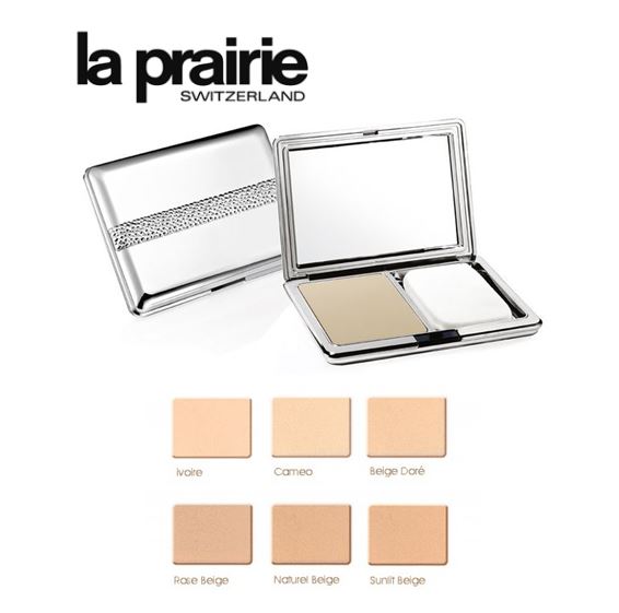 La Prairie Cellular Treatment Foundation-Powder Finish 14.2g. แป้งผสมรองพื้น เผยผิวหน้ากระจ่างผ่องสดใสความเรียบเนียน เนื้อแป้งละเอียดบางเบา ผิวหน้าของคุณจึวกระจายแสงสดใสอย่างเป็นธรรมชาติ ช่วยควบคุมความมันระหว่างวัน ในรูปลักษณ์ตลับอันสวยหรู เพรีย