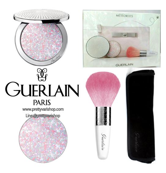 GUERLAIN Meteorites Voyage D'Exceptional Illuminating Pressed Powder with Refill เซ็ทแป้งไฮไลท์สุดฮิตในรูปแบบแป้งอัดแข็งใช้งานง่ายขึ้น พกพาสะดวก จัดเซ็ทสุดคุ้มด้วยแป้งพร้อมตลับสีขาวลวดลายเม็ดไข่มุก+รีฟิลแป้ง+แปรงปัดแป้งพร้อมซองผ้าสีดำ+กระ