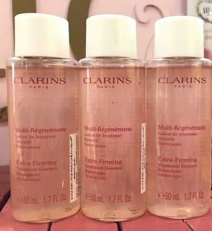 CLARINS Extra Firming Treatment Essence ขนาดทดลอง 50ml. เอสเซนส์เปี่ยมด้วยคุณค่าของสารสกัด Lemon Thyme และ Green Banana ที่ช่วยเสริมโครงสร้างผิว Treatment Essence ช่วยเสริมพลังแห่งประสิทธิภาพแก่ผิว ส่งผลให้ริ้วรอยดูเรียบเนียน และผิวดูกระชับแน่นข