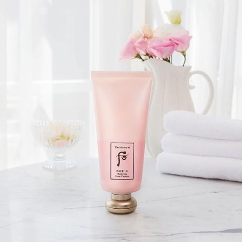 The History of Whoo Soo Hydrating Foam Cleanser ขนาดทดลอง 40ml. โฟมที่เปี่ยมไปด้วยความชุ่มชื่นทุกอณูที่สัมผัส อันเป็นผลมาจากส่วนผสมตำรับกยองอ๊กบิดัน ขจัดสิ่งสกปรกในรูขุมขนด้วยโฟมเนื้อละเอียด  มอบควมชุ่มชื่น  ล้างออกง่าย แล้วให้ความรู้สึกสดชื่น