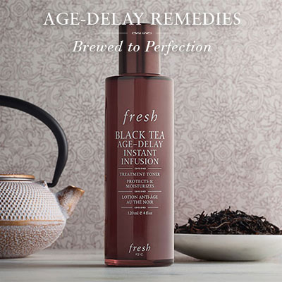 Fresh Black Tea Age-Delay Instant Infusion 120ml. โทนเนอร์ต่อต้านริ้วรอยแห่งวัยที่อุดมด้วยสารสกัดจากชาดำ ใบแบล็คเบอร์รี่ และเม็ดลิ้นจี่ ซึ่งจะช่วยลดการทำลายของเซลล์ผิวจากอนุมูลอิสระ อีกทั้งยังมีสารสกัดจากส้มแมนดารินญี่ปุ่นที่ช่วยให้ผิวกระจ่างใ