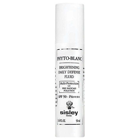 Sisley Phyto-Blanc Brightening Daily Defense Fluid SPF 50 - PA ++++ 50ml. เอสเซ็นส์บำรุงผิวสูตรนวัตกรรมจากซิสเล่ย์ เพื่อโทนผิวให้ดูใสกระจ่าง ดูแลปัญหาจุดด่างดำ พร้อมปกป้องผิวหน้าสูงสุดด้วยค่า SPF50 ปกป้องดูแลตลอดทั้งวัน มีความชุ่มชื่นและนวลนุ่