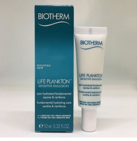 Biotherm Life Plankton Sensitive Emulsion ขนาดทดลอง 10ml. น้ำนมแพลงตอน ผลิตภัณฑ์ใหม่ในรูปแบบแพลงตอนในเนื้ออีมัลชั่นน้ำนม เข้มข้นประดุจเซรั่ม ให้ผิวแลดูสวยสุขภาพดี กระชับ นุ่มชุ่มชื้น เนื้อบางเบา ที่ประกอบด้วย LIFE PLANKTON  ในระดับความเข้มข้นส