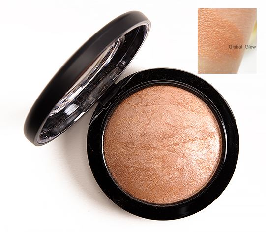 MAC Mineralize Skinfinish สี Global Glow 10g. แป้งมิเนอรัลเนื้อละเอียดให้สัมผัสผิวสวยหรูหราแลดูมีมิติด้วยเนื้อสัมผัสที่หลากหลายตั้งแต่ประกายฟรอสต์ หรือเมทัลลิค ชิมเมอร์เนื้อละเอียดในโทนสีธรรมชาติ ใช้เป็นไฮไลท์หรือปัดแก้มอ่อนๆ