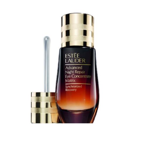 Estee Lauder Advanced Night Repair Eye Concentrate Matrix 15 ml. ครีมบำรุงผิวรอบดวงตาคุณประโยชน์รอบด้าน 360 องศา ช่วยลดเลือนสัญญาณผิวดูร่วงโรยรวมทั้งเส้นริ้วและร่องลึก ผิวใต้ตาที่ไม่กระชับ และรอยคล้ำฟื้นคืนความชุ่มชื้นอย่างเข้มข้นให้ผ