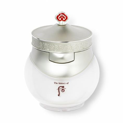 The History of Whoo Gongjinhyang Seol Radiant Whitening & Moisture Cream 60ml. ไวท์เทนนิ่งครีมที่มีส่วนผสมของออกซิเจน ด้วยส่วนผสมหลักแบครัน ไข่มุกโสมป่าโนว์ฟลาวเวอร์แว็กซ์ ช่วยดูแลปกป้องเยื่อบุผิว มอบความชุ่มชื่น เพิ่มความยืดหยุ่น ได้บำร