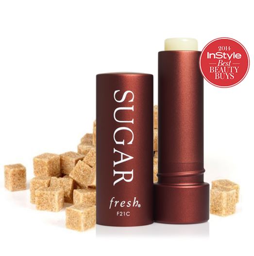 Fresh Sugar Lip Treatment SPF 15 ขนาด 4.3 g. ลิปบำรุงที่เป็นผลิตภัณฑ์ที่ขายดีที่สุดของเฟรช โดดเด่นด้วยคุณสมบัติที่ช่วยบำรุงริมฝีปากได้อย่างเข้มข้น ทั้งยังช่วยป้องกันริมฝีปากจากการทำลายของแสงแดด มาพร้อมกลิ่นหอมสดชื่นของซิตรัสอันเป็นเอกลักษณ์