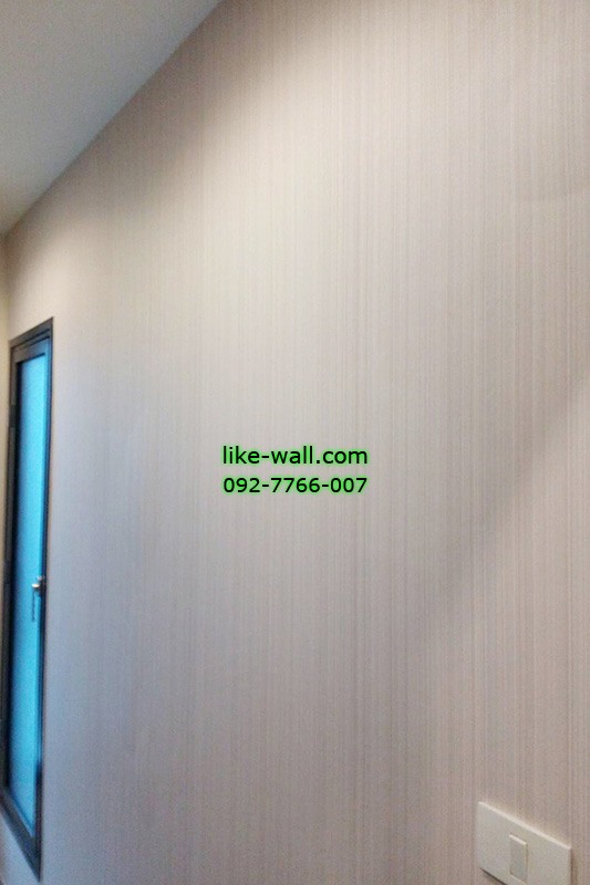 ผลงานสวยๆติดวอลเปเปอร์ ลายเรียบ สีครีม ที่คอนโด