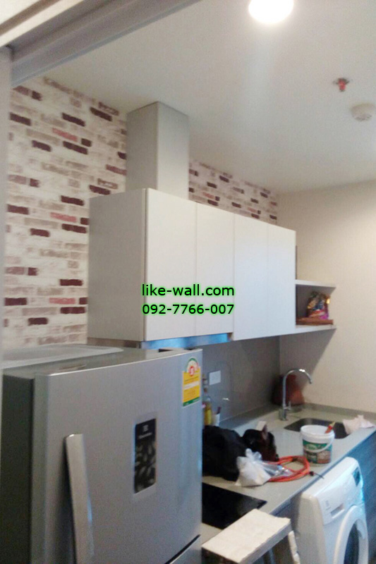 ผลงานจากทางร้าน ติดตั้งวอลเปเปอร์ ลายก้อนอิฐ สีน้ำตาลม่วง