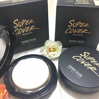 Sivanna Super Cover Two Way Cake HF201 แป้งเค้กทูเวย์ ในตำนานที่ขายดี  เปลี่ยนแพ๊คเกทใหม่ แป้งพัฟหน้าเด้ง กันเหงื่อ กันน้ำ เป็นแป้งผสมรองพื้น  สามารถกันน้ำ ปกปิดจุดด่างดำ ริ้วรอย ติดทนนานตลอดทั้งวัน แน่น เนียนมาก  ไม่เป็นคราบไหล ขณะเหงื่อออกคุมมันได้เลิศ