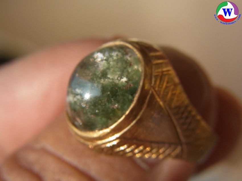 แหวนทองเหลือง แก้วปวกปะการังสีเขียว เข้าแร่สีขาว