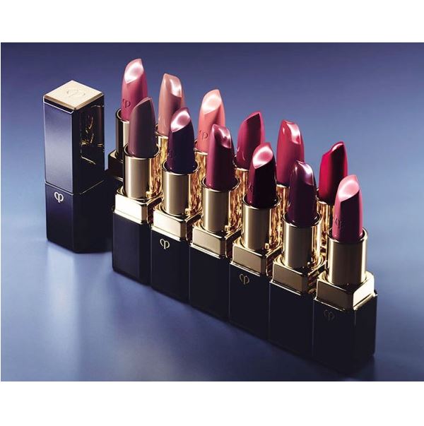 Cle de Peau Beaute Rouge A Levre Lipstick Intense Color Luxurious Moisture 4 g. ลิปสติกที่ดีที่สุด ให้ลุคของคุณสวยหรูดูแพงระดับฮอลลีวูดเนื้อสีชัดเจน สมจริง ประกายแวววาว กับริมฝีปากได้รูปสมบูรณ์แบบ บรรจบกลมกลืนเป็นหนึ่งเดียวกับผิวพรรณ เพื่อถ่าย