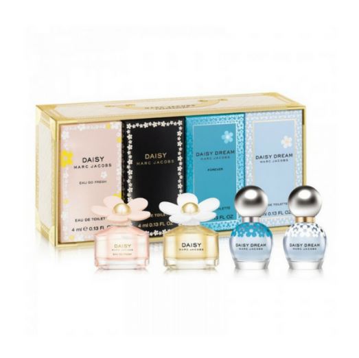 Marc Jacobs Daisy Ladies Mini Fragrance Set คอลเล็คชั่นน้ำหอมขนาดเล็กจาก Daisy จะเป็นโทนกลิ่นน่ารักๆ ละมุนๆ สำหรับหญิงสาวอ่อนหวานสดใส เข้ากันกับแพคเกจหวานๆลายดอกเดซี่ เหมาะสำหรับใช้เองหรือเป็นของขวัญค่ะ