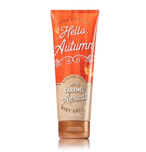 **พร้อมส่ง**Bath & Body Works Hello Autumn (Salted Caramel Apricot) Body Cream with Pure Honey 226 g. ครีมบำรุงผิวสูตรใหม่ที่มีส่วนผสมพิเศษของน้ำผึ้ง สำหรับผิวที่ต้องการการบำรุงเป็นพิเศษ อีกทั้งยังมีกลิ่นหอมหวานของคาราเมลผสมกลิ่นผลไม้อย่างแอปริคอท 