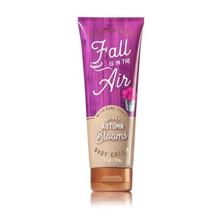 Bath & Body Works Fall is In The Air (Bright Autumn Blooms) Body Cream with Pure Honey 226 g.ครีมบำรุงผิวสูตรใหม่ที่มีส่วนผสมพิเศษของน้ำผึ้ง สำหรับผิวที่ต้องการการบำรุงเป็นพิเศษ อีกทั้งยังมีกลิ่นหอมของดอกไม้หอมนานาพันธุ์ บวกกับกลิ่นหอมนุ่ม