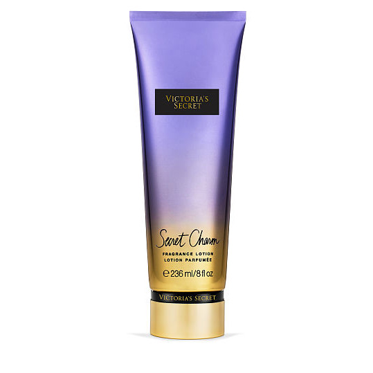 Victoria's Secret Secret Charm Fragrance Lotion 236ml. โลชั่นน้ำหอม ที่ช่วยกักเก็บความชุ่มชื่นยาวนาน 24 ชม. และให้กลิ่นหอมติดทนนาน กลิ่นนี้จะเป็นกลิ่นหอมอ่อนๆของดอกกุหลาบสีชมพู ผสมกับกลิ่นหอมของดอกมะลิ ให้ความรู้สึกหรูหรา แฝงด้วยความน่ารั