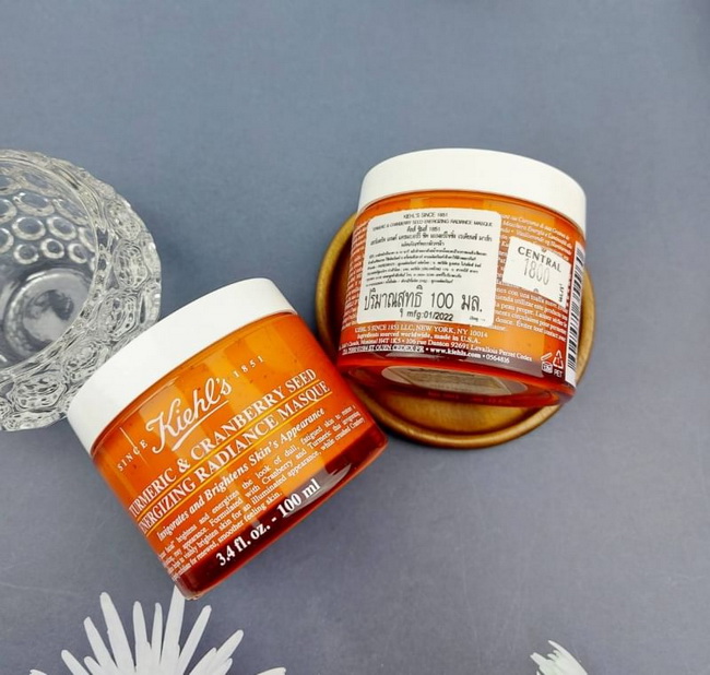 Kiehl's Turmeric & Cranberry Seed Energizing Radiance Masque 100 ml. มาส์กสูตรใหม่มาสก์พอกและขัดสองประสิทธิภาพในหนึ่งเดียว ผสานสารสกัดจากขมิ้นชันเพื่อคืนความเปล่งปลั่ง สารสกัดจากแครนเบอรี่ช่วยต้านอนุมูลอิสระ ในขณะที่เมล็ดแครนเบอรี่จะผ