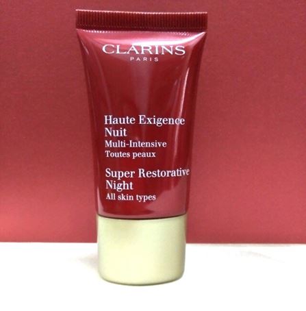 Clarins Super Restorative Night Wear All Skin Types ขนาดทดลอง 15 ml. มอยเจอร์ไรเซอร์ดูแลผิวในยามค่ำคืนสูตรเข้มข้น ที่จะช่วยเร่งการสังเคราะห์คอลลาเจน ซ่อมแซมและเร่งสร้างเซลล์ผิวใหม่ในยามค่ำคืน สารสกัด Pueraria Lobata ช่วยลดเลือนริ้วรอย ความหมองคล