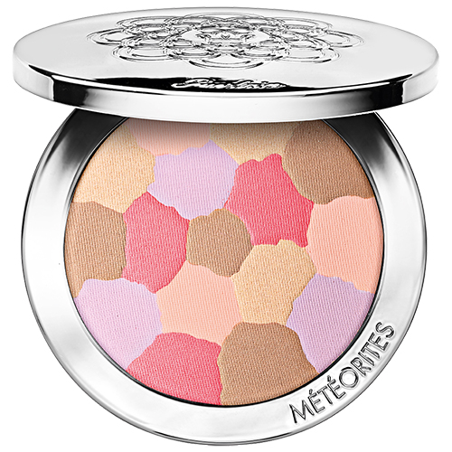 GUERLAIN Meteorites Compact Light-Revealing Powder 10g. สี 4 Dore/Golden แป้งไฮไลท์คอมแพคเนื้อละเอียดที่เปี่ยมอานุภาพในการมอบความเรียบเนียนสู่ผิวอย่างเปล่งประกาย ด้วยเนื้อแป้งหลากสีสัน ที่นุ่มละมุน ถูกจัดวางเรียงต่อกันด้วยลวดลายแบบโมเสค เพิ่