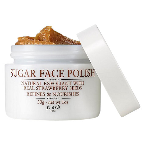 Fresh Sugar Face Polish 30g. สครับผิวหน้าสูตรอ่อนโยนที่มีส่วนผสมหลักจากธรรมชาติอย่าง Brown Sugar ที่ทำหน้าที่สครับเซลล์ผิวที่เสื่อมสภาพให้หลุดออกอย่างอ่อนโยน Crushed Wild Strawberries ที่อุดมไปด้วยวิตามินซึ่งจะทำหน้าที่ต้านอนุมูลอิสร