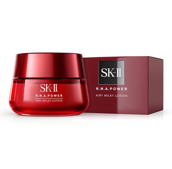 SK-II R.N.A. Power Airy Milky Lotion 80 g. มอยส์เจอไรเซอร์สูตรเข้มข้น เนื้อโลชั่นสูตรบางเบา ที่จะช่วยฟื้นบำรุงผิวของคุณอย่างสมบูรณ์แบบ คืนความอ่อนเยาว์ให้กับผิวของคุณอีกครั้ง