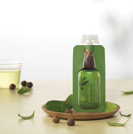 Innisfree Green Tea Seed Serum ขนาดทดลอง 5 ml. (แบบซองมีฝาเปิด-ปิด) เซรั่มบำรุงผิวผสมสารอันทรงคุณค่าจากเมล็ดชาเขียวคุณภาพเยี่ยม รวมรวบพลังจากผื่นดินอันบริสุทธิ์ทั้ง4ฤดูกาล เพื่อเพิ่มความชุ่มชื้นอย่างล้ำลึกให้กับผิว ช่วยให้ผิวเนียนเรียบ เปล่งปล