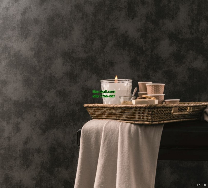 ตัวอย่างผนังห้องตกแต่งด้วย วอลเปเปอร์ลายเรียบ สีดำ