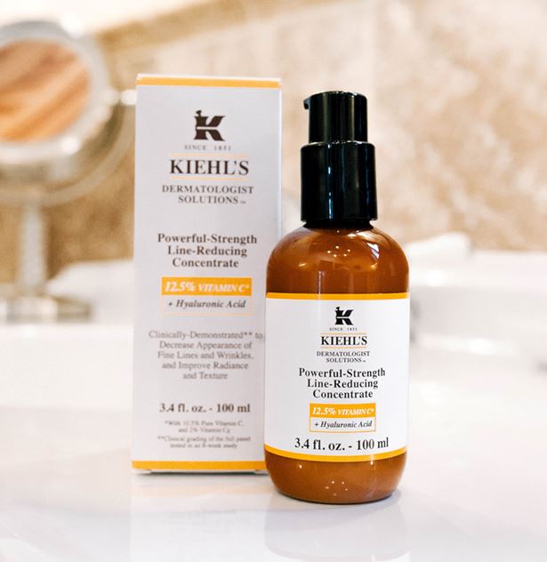 Kiehl's Powerful-Strength Line-Reducing Concentrate with 12.5% Pure Vitamin C 100 ml. เซรั่มวิตามินซีบริสุทธิ์ คีลส์ สูตรปรับปรุงใหม่ ที่เพิ่มความเข้มข้นของวิตามินซีเป็น 12.5% และเสริมด้วยไฮยาลูโรนิก แอซิด ริ้วรอยบนใบหน้าจางลง โดยเฉพาะร