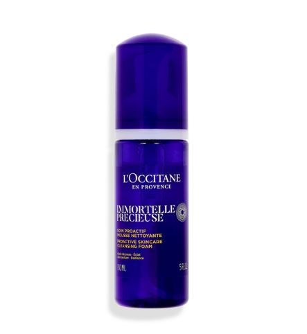 L'OCCITANE Immortelle Precious Cleansing Foam 150 ml. โฟมล้างหน้ายอดฮิตของล็อคซิทานปั๊มออกมาเป็นมูส ฟองเยอะและนิ่มมาก กลิ่นหอม ทำความสะอาดผิวหน้าอย่างอ่อนโยนและกำจัดสิ่งสกปรกตกค้างพร้อมคงความอ่อนเยาว์ให้ผิวล้างออกง่าย ใช้แล้วหน้าไม่ตึง เนื้อนุ่มนวลบา