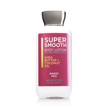 Bath & Body Works Super Smooth Sweet Pea Shea Butter & Coconut Oil Body Lotion 236 ml. โลชั่นบำรุงผิวสูตรใหม่ เพื่อผิวเนียนนุ่มเป็นพิเศษเพิ่มสารสกัดน้ำมันมะพร้าว ช่วยให้ผิวเนียนเรียบ ชุ่มชื่น นุ่มอิ่มฟูน่าสัมผัส กลิ่นหอมของดอกไม้ หอมหว