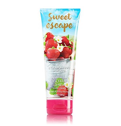 **พร้อมส่ง**Bath & Body Works Sweet Escape 24 Hour Moisture Ultra Shea Body Cream 226g. ครีมบำรุงผิวสุดเข้มข้น มีกลิ่นหอมติดทนนาน ด้วยกลิ่นหอมโทนผลไม้ กลิ่นหอมหวานของสตรอเบอรี่ ผสมกับกลิ่นดอกไม้อ่อนๆ หอมสดใสน่ารักค่ะ