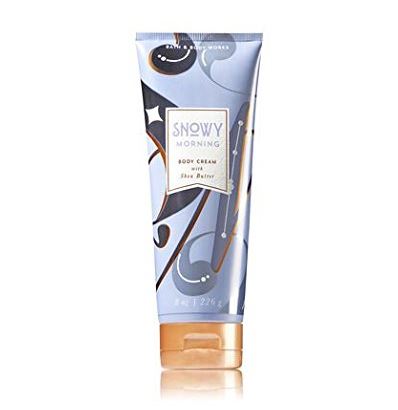 Bath & Body Works Snowy Morning Body Cream with Shea Butter 226 g. ครีมบำรุงผิวสุดเข้มข้น มีกลิ่นหอมติดทนนาน พร้อมกลิ่นหอมสดชื่นเย็นๆของเบอร์รี่ และลาเวนเดอร์