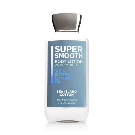 Bath & Body Works Super Smooth Sea Island Cotton Shea Butter & Coconut Oil Body Lotion 236 ml. โลชั่นบำรุงผิวสูตรใหม่ เพื่อผิวเนียนนุ่มเป็นพิเศษเพิ่มสารสกัดน้ำมันมะพร้าว ช่วยให้ผิวเนียนเรียบ ชุ่มชื่น นุ่มอิ่มฟูน่าสัมผัส กลิ่นนี้จะมีควา
