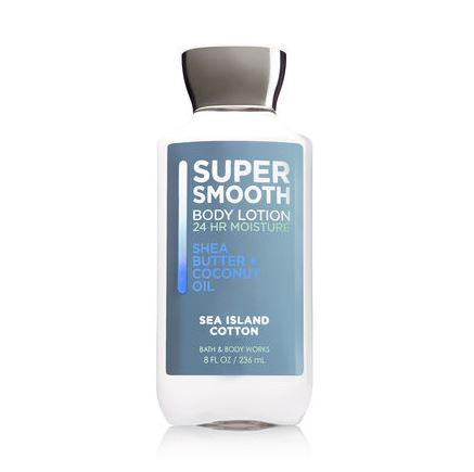 **พร้อมส่ง**Bath & Body Works Super Smooth Sea Island Cotton Shea Butter & Coconut Oil Body Lotion 236 ml. โลชั่นบำรุงผิวสูตรใหม่ เพื่อผิวเนียนนุ่มเป็นพิเศษเพิ่มสารสกัดน้ำมันมะพร้าว ช่วยให้ผิวเนียนเรียบ ชุ่มชื่น นุ่มอิ่มฟูน่าสัมผัส กลิ่นนี้จะมีควา