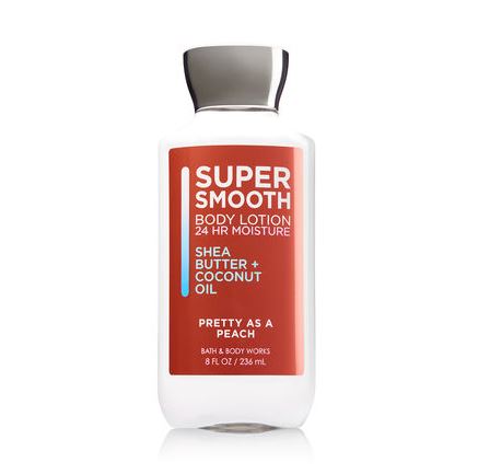 **พร้อมส่ง**Bath & Body Works Super Smooth Pretty as a Peach Shea Butter & Coconut Oil Body Lotion 236 ml. โลชั่นบำรุงผิวสูตรใหม่ เพื่อผิวเนียนนุ่มเป็นพิเศษเพิ่มสารสกัดน้ำมันมะพร้าว ช่วยให้ผิวเนียนเรียบ ชุ่มชื่น นุ่มอิ่มฟูน่าสัมผัส กลิ่นหอมสดชื่นข