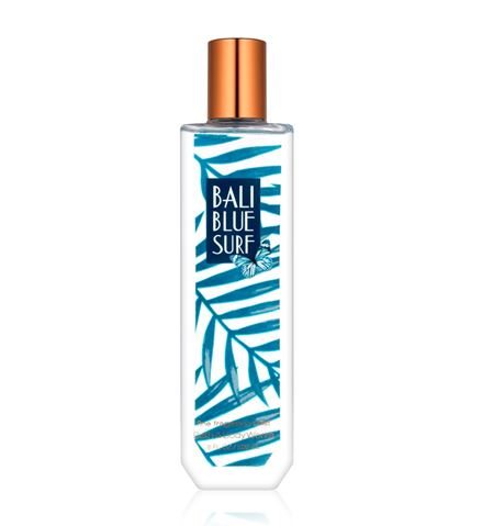 Bath & Body Works Bali Blue Surf Fine Fragrance Mist 236 ml. สเปร์ยน้ำหอมที่ให้กลิ่นติดกายตลอดวัน กลิ่นหอมสะอาดสดชื่น ผสมกลิ่นครีมมี่ของมะพร้าวหอมๆ แนวกลิ่นวนิลลาผสมมัคส์ และเติมกลิ่นสดชื่นด้วยดอกไม้เขตร้อน เป็นความหอมที่ลงตัวมากๆ
