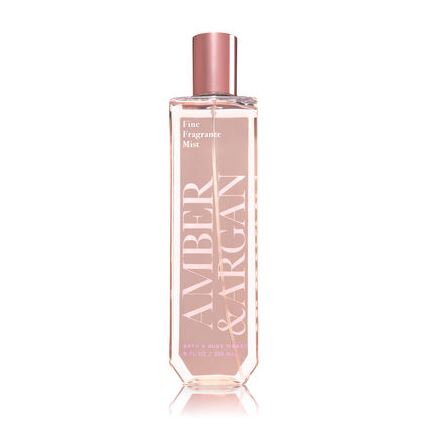 Bath & Body Works Amber & Argan Fine Fragrance Mist 236 ml. สเปร์ยน้ำหอมที่ให้กลิ่นติดกายตลอดวัน กลิ่นหอมนำของกลิ่นอาร์แกนออยล์กับแอมเบอร์ เมื่อรวมกันให้กลิ่นหอมคล้ายกลิ่นดอกกุหลาบผสมดอกลิลลี่ขาวเลยค่ะ