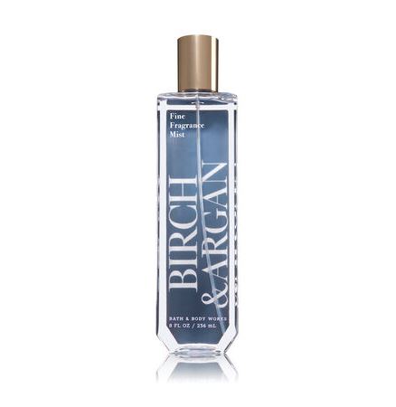 Bath & Body Works Birch & Argan Fine Fragrance Mist 236 ml. สเปร์ยน้ำหอมที่ให้กลิ่นติดกายตลอดวัน กลิ่นหอมนำของกลิ่นอาร์แกนออยล์กับกลิ่นหอมของเปลือกไม้ต้นเบิร์ช กลิ่นหอมคล้ายๆกลิ่นน้ำหอมผู้ชายที่จะเข้มๆหน่อยแต่ก็ยังมีกลิ่นหอมของดอกไม้ปล