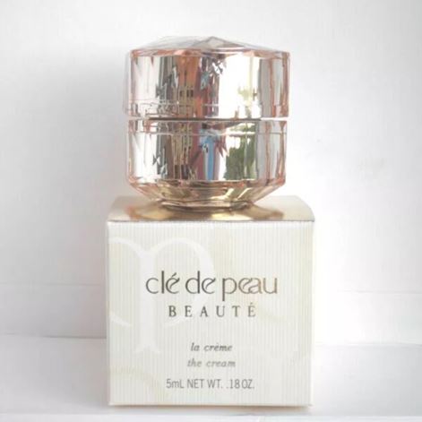 Cle de Peau Beaute The Cream ขนาดทดลอง 5 ml. ครีมบำรุงที่มอบทุกปฏิบัติการความงามถึงขีดสุดเท่าที่ผลิตภัณฑ์ชิ้นหนึ่งจะสามารถทำได้ สามารถรับมือกับทุกๆปัญหาของผิว ไม่ว่าจะเป็นปัญหาริ้วรอยแห่งวัย แม้แต่ริ้วรอยที่ลดเลือนยาก บริเวณหน้าผาก รอบดวงตา แล